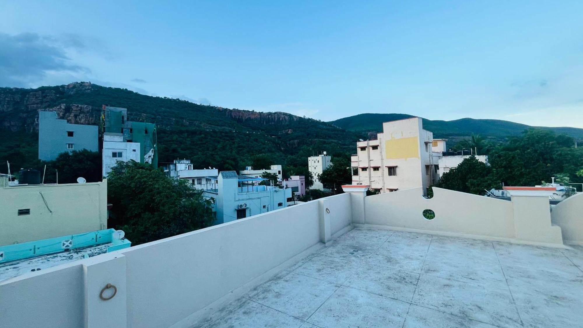 Nanda Mohan Homestay- Luxuries Ac Apartment Close To Alipiri Foothills-Kapila Teertham And Iskcon Temple Tirupati Extérieur photo